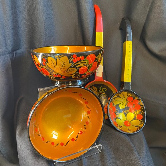 Khokhloma Hand Painted Strawberries Black/Gold Wood Lacquered Bowl Set & Ladles - Picture 2 of 16